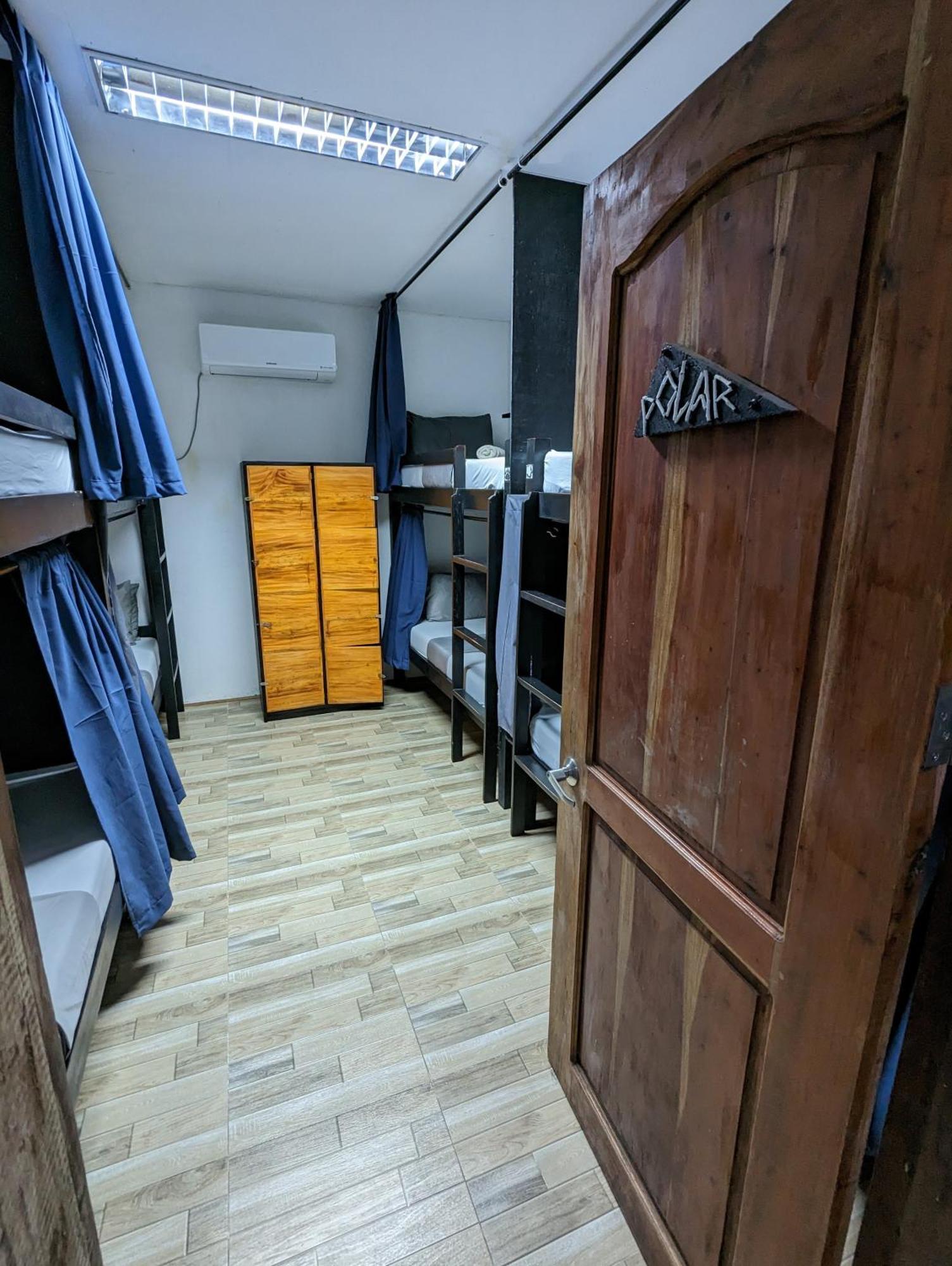 Crazy Bears Hostel Моалбоал Екстер'єр фото